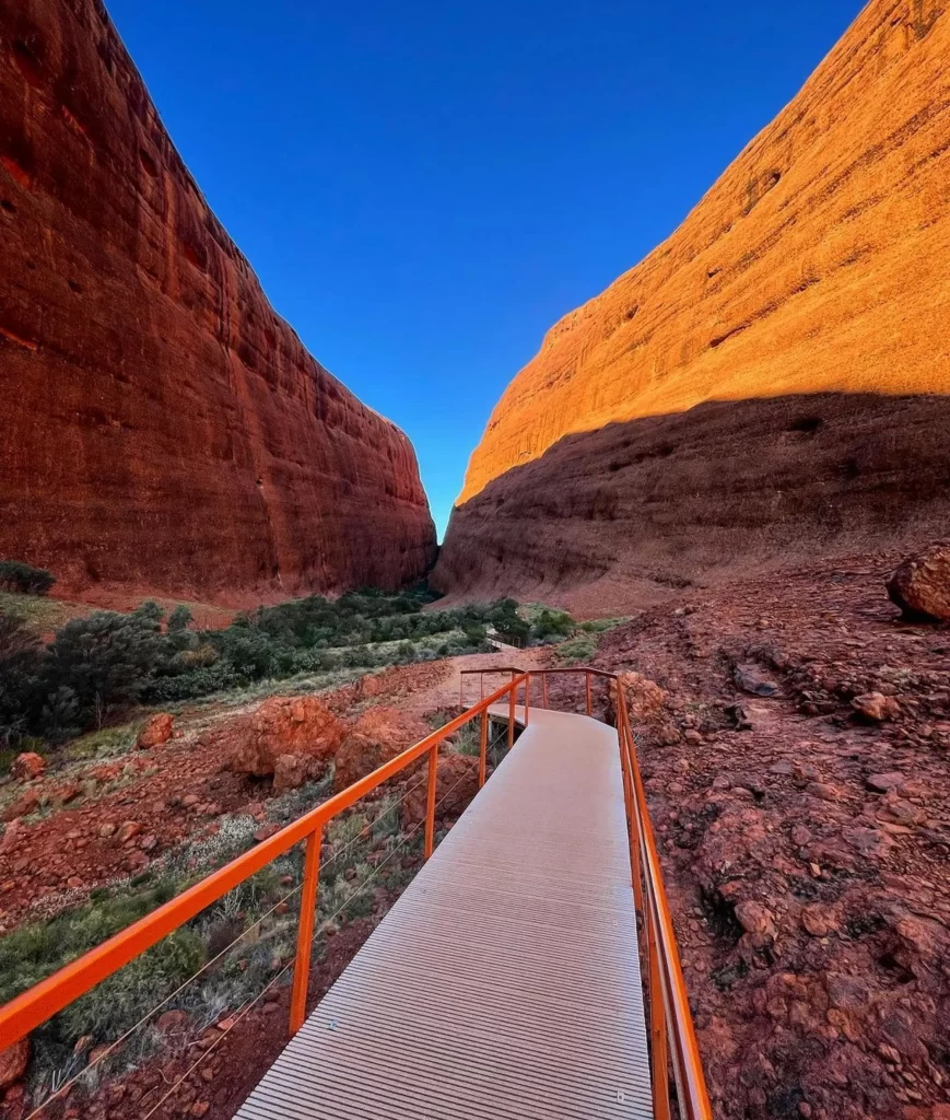 walking trails, Uluru